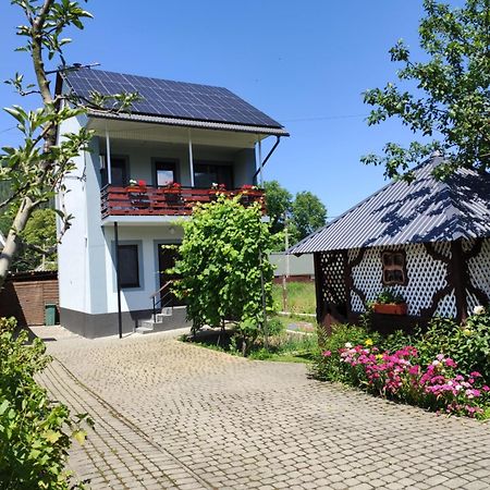 "У Пасічника" Котедж Для Сім'Ї Yaremche Eksteriør billede
